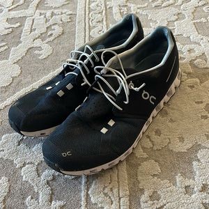 ON Cloud Navy Running Sneakers (9.5)